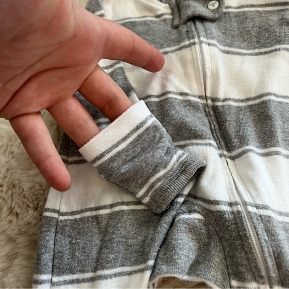 Burt’s Bees Baby Grey and White Rugby Stripe Footie Pajamas Sz NB - Picture 4 of 6